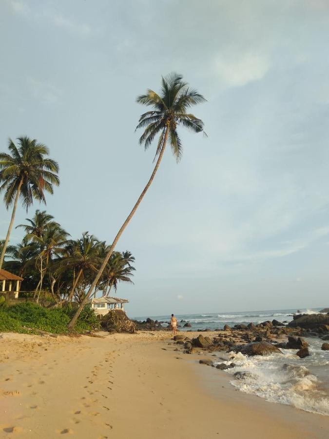 Near Beach Rest Unawatuna Eksteriør billede