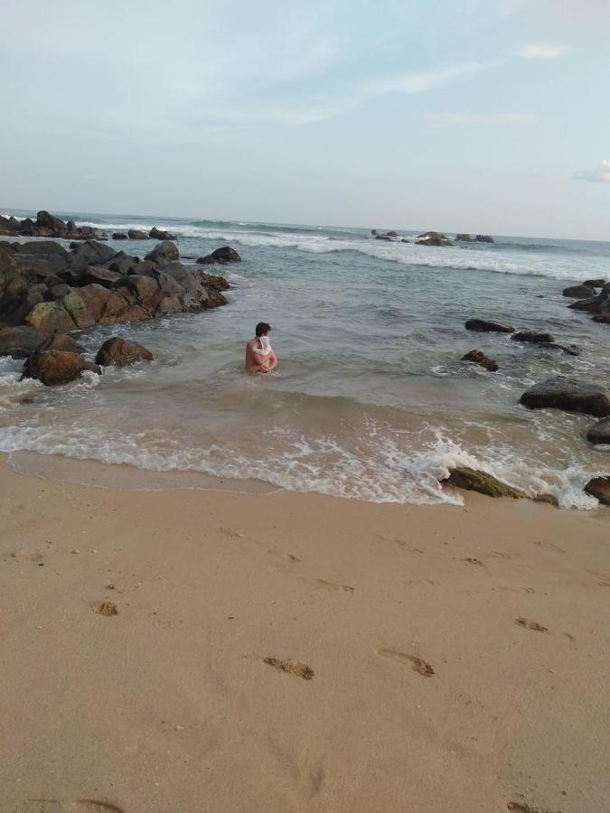 Near Beach Rest Unawatuna Eksteriør billede