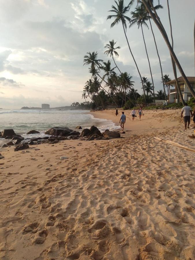 Near Beach Rest Unawatuna Eksteriør billede